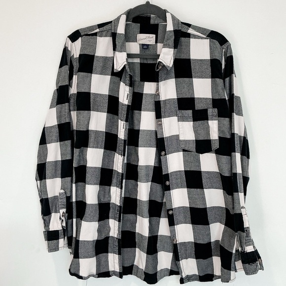 Universal Thread Tops - Universal Thread Plaid Long Sleeve Button-Down Shirt in Black/White